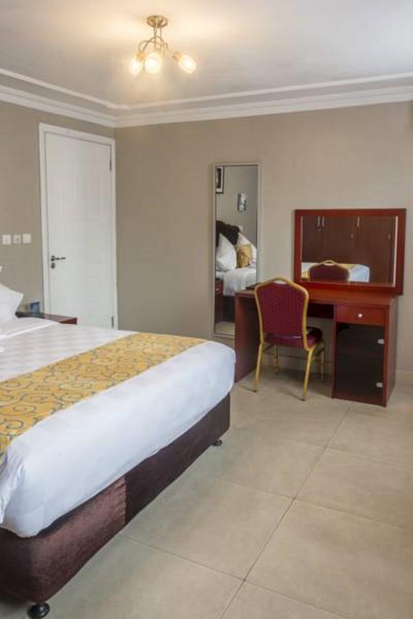 Hotel La Falaise Bonanjo Douala Exterior photo